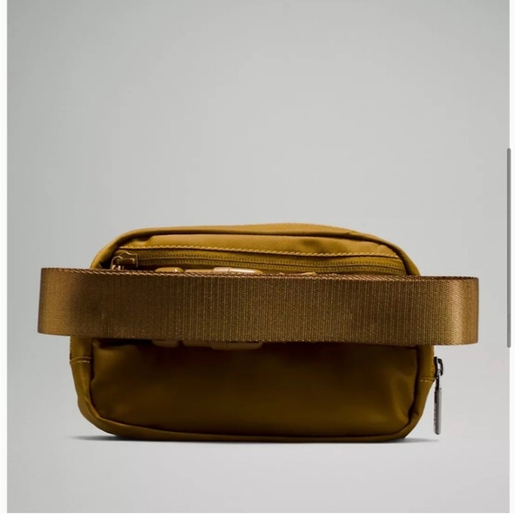 Lululemon Everywhere Belt Bag - Authentic, NWT - Black, Burnt Caramel - Picture 8 of 15
